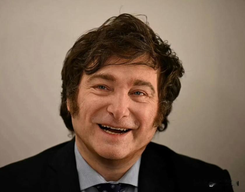 英媒称，因胞妹及阁员涉嫌收受贿赂，以及经济振兴未达预期，米莱的民望创新低。 ​​