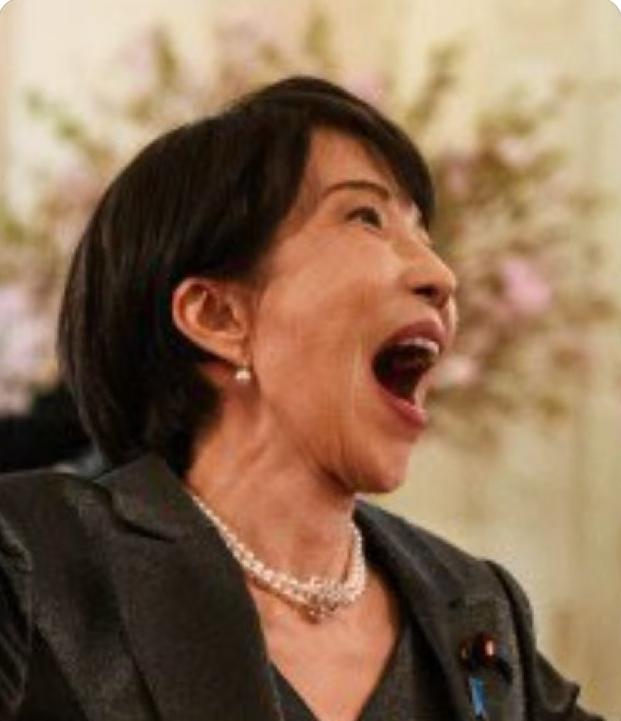 日本网民愤怒了！

有日本网民这样说，“我们日本的最高领导人竟然在外交场合，张开