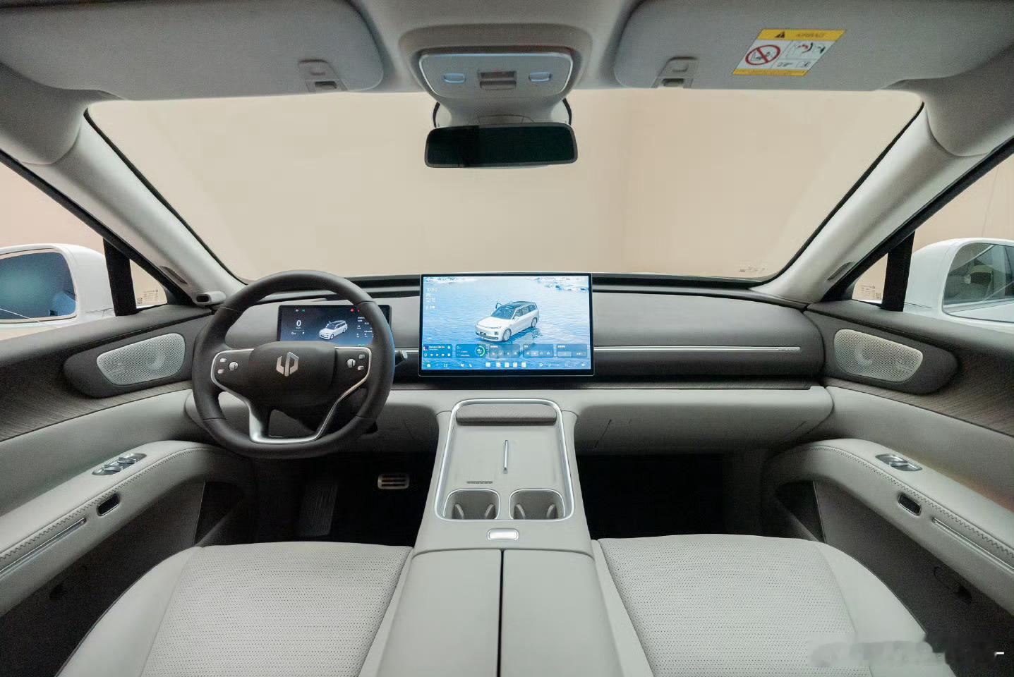 零跑D19懂什么叫更高级的豪华外观上，D19作为车长超5.2米的全尺寸SUV，气