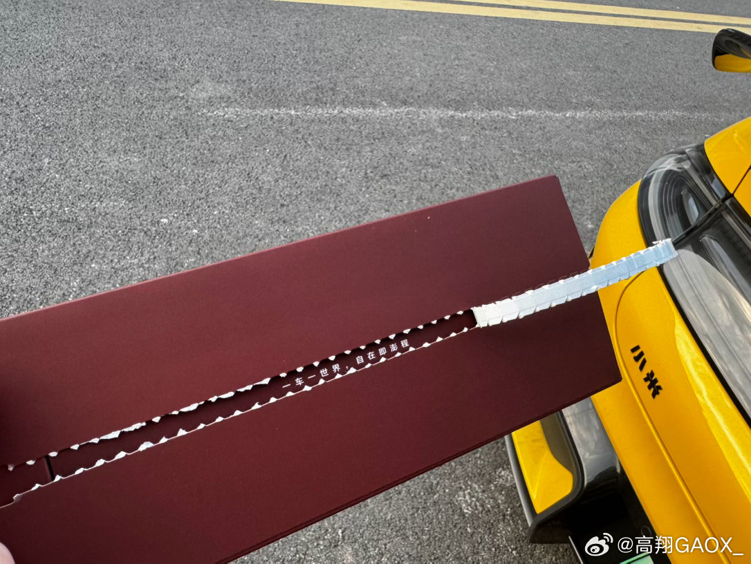 小米彭程送的车门起瓶器，还带磁吸的，这两辆车我都试过了，很中意7座的N90，期待