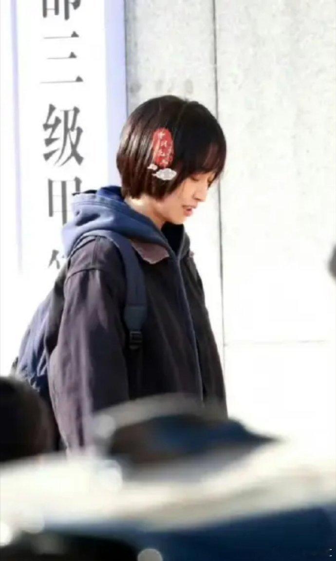 宋茜狂花短发造型宋茜《狂花》短发杀疯了！又美又飒，这姐的可塑性真的太强了！宋茜新