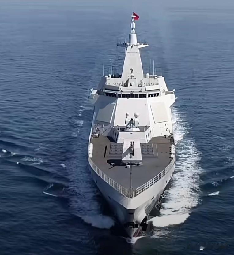 好笑！路透社又开始搞“大新闻”了，说咱们周边海域凑了上百艘舰艇，还脑补成“大规模