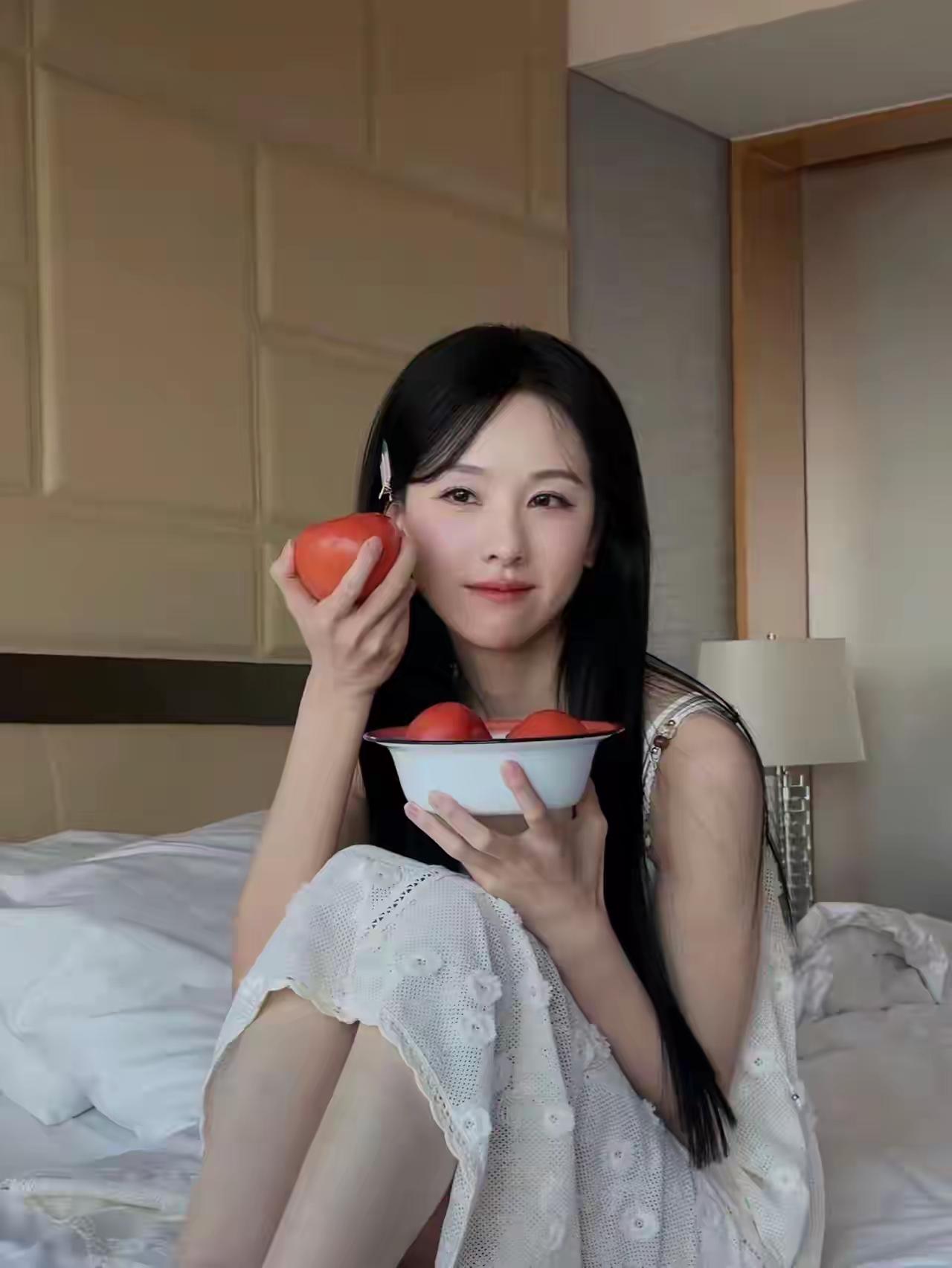 [送心]陈都灵[心]这组美图，好就好在——男友视角[舔屏]
满足了我们…不切实际