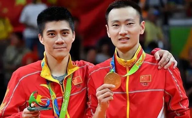 国羽传奇傅海峰，从陪练打到奥运冠军，世界上唯一一位4次参加奥运会的羽毛球运动员，