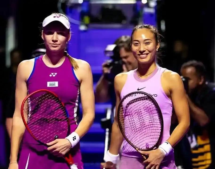 号外，号外📢郑钦文1月13日复出据《先驱太阳报》报道，郑钦文和莱巴金娜2026