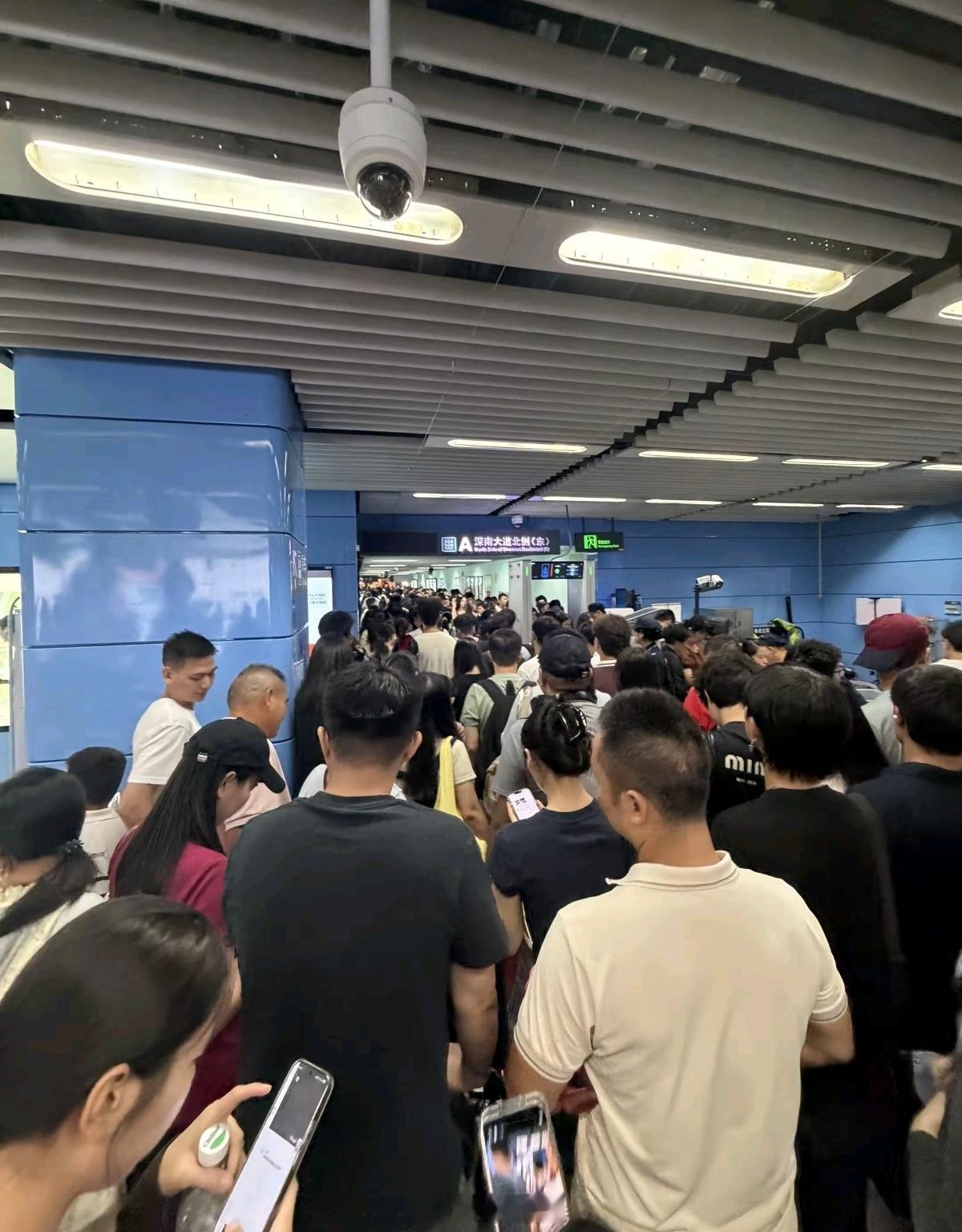 深圳地铁国庆期间客流依旧全国第一。  ​​​