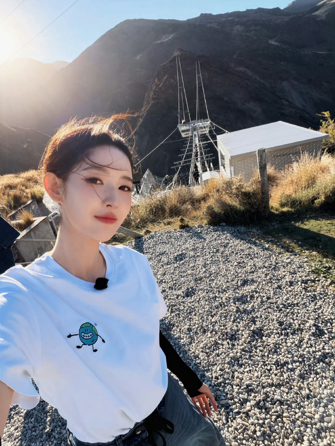 王玉雯在蹦极秋千上倒挂王玉雯在高空倒挂比耶 王玉雯这神图不就有了，在蹦极秋千上倒