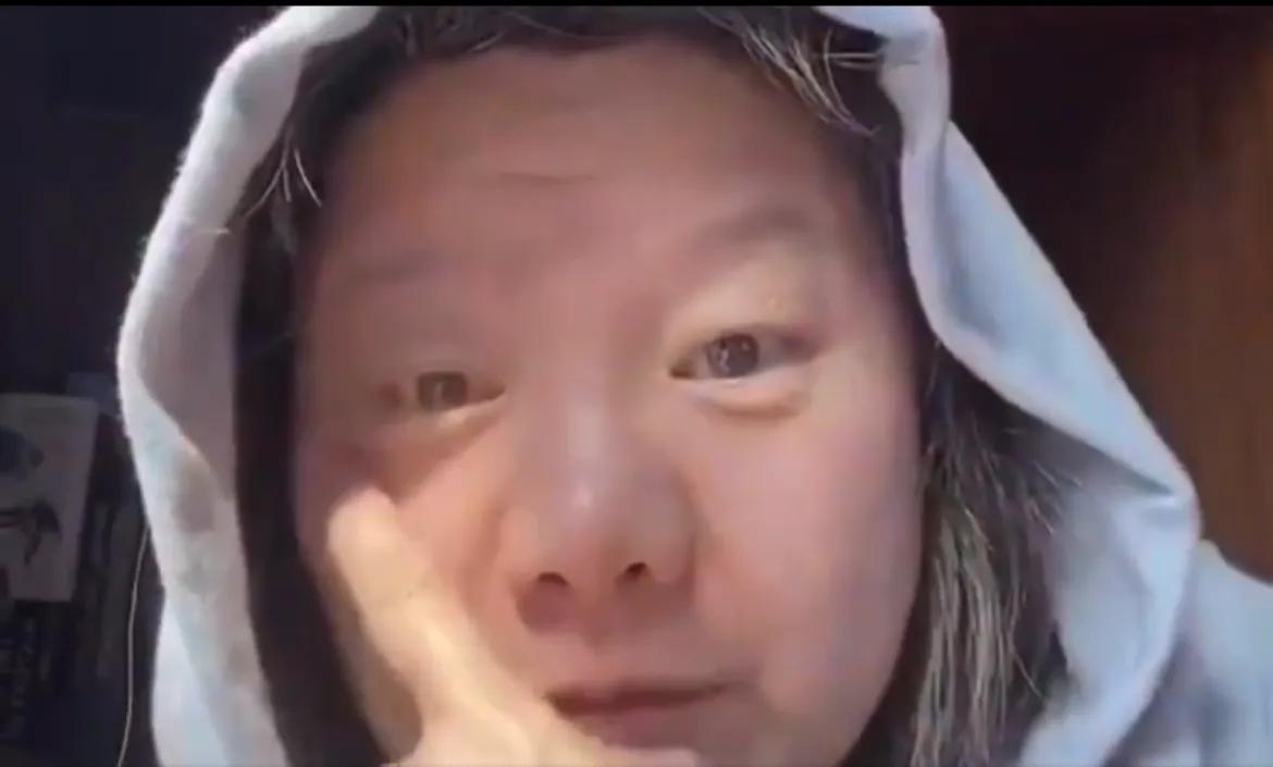 洪晃，成功海归，时尚教母，英文流利。洪晃不但是成功的老板，还是顶尖的二代。

特