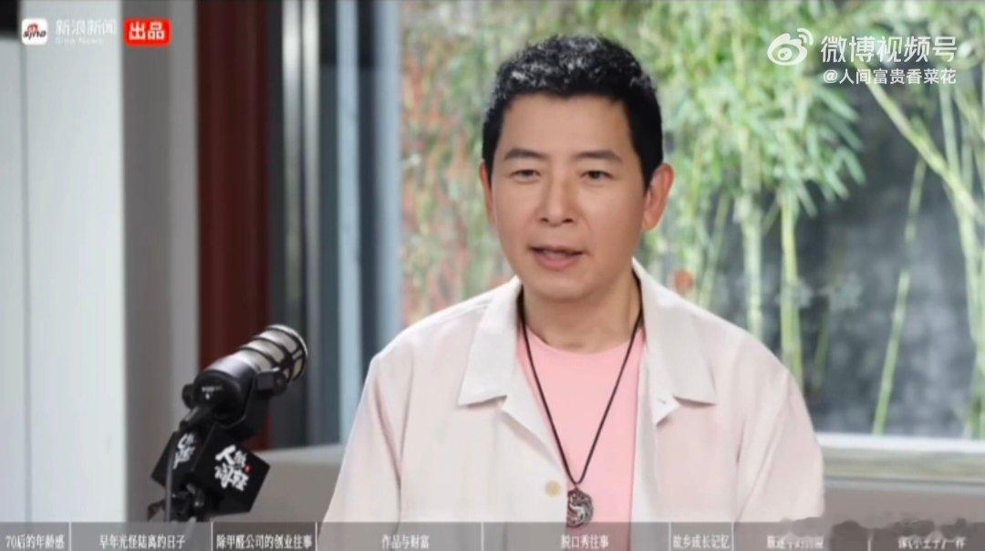 大小S刚出道时跨年晚会演冰箱 舞台造型令人唏嘘，初出茅庐的大小S穿着冰箱服登台，