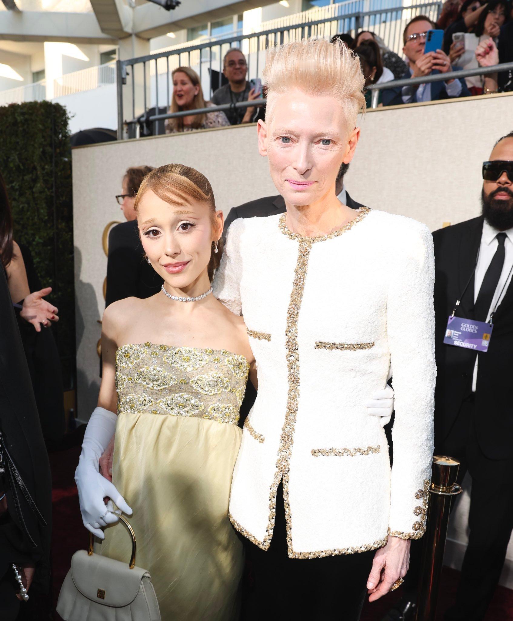 A妹Ariana Grande和Tilda Swinton在 金球奖 合影： 