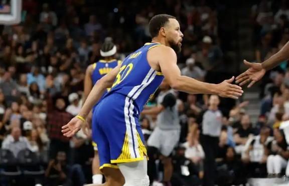 库里复出，39分5篮板5助攻，打得森林狼全队冷汗直冒！尤其是比赛最后阶段的连续单