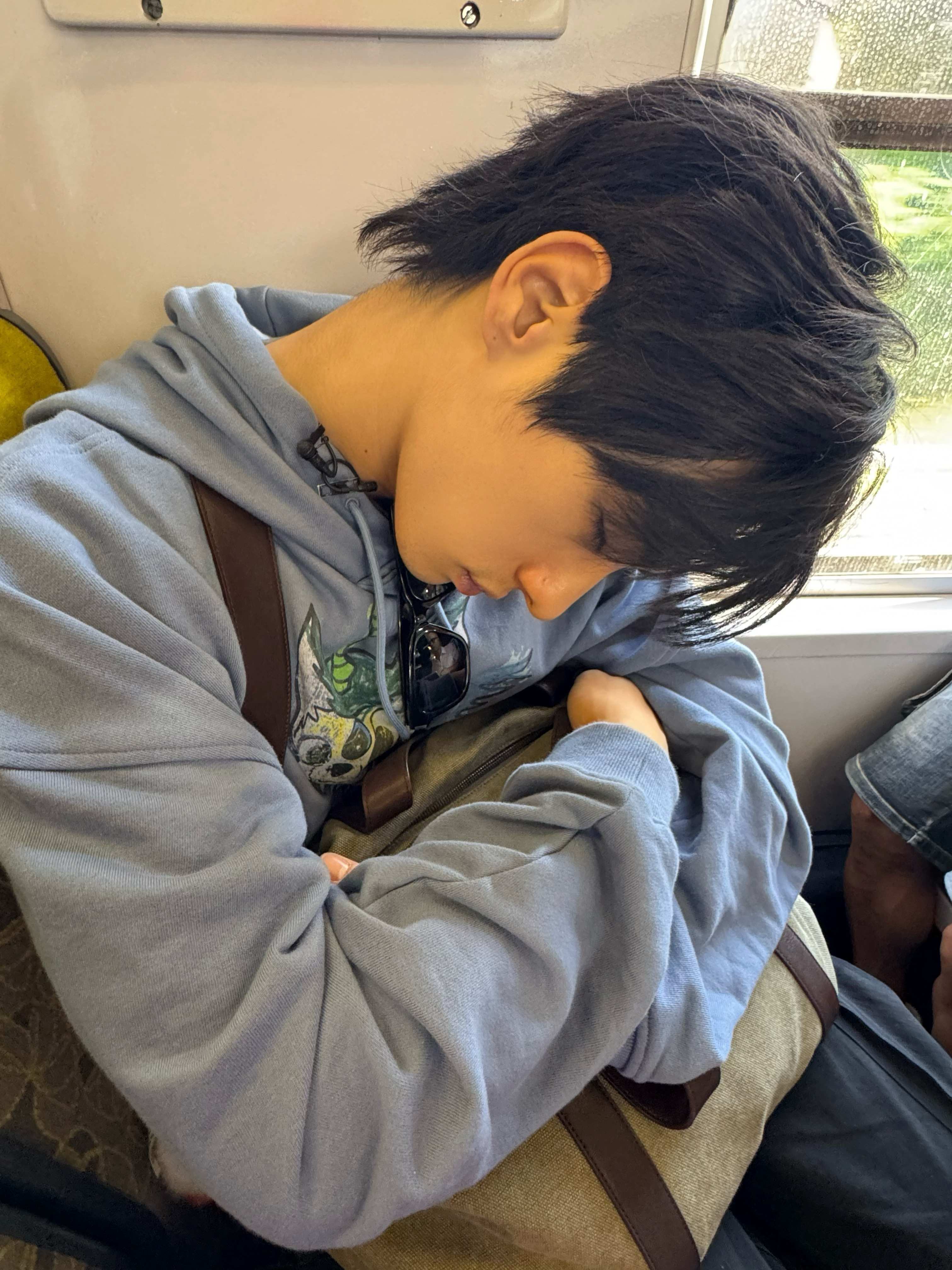 颜安的安是安静的安巴黎合伙人 追更被颜安圈粉！从前觉得他爱闹腾，没想到当店长超沉