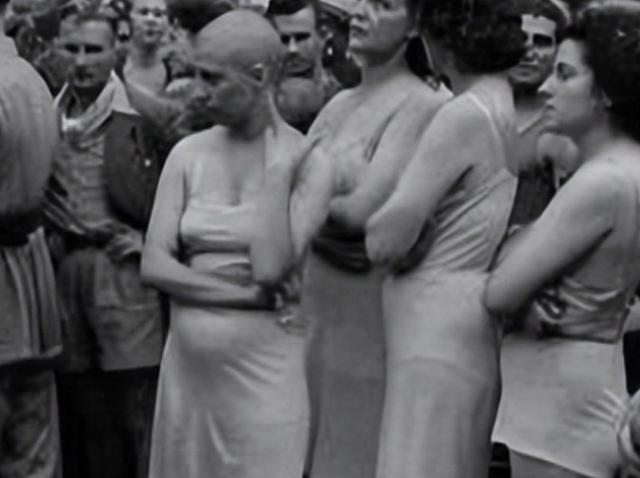 1944年，纳粹德国的集中营里，变态的纳粹士兵将女囚集中到广场，命令她们脱光衣服