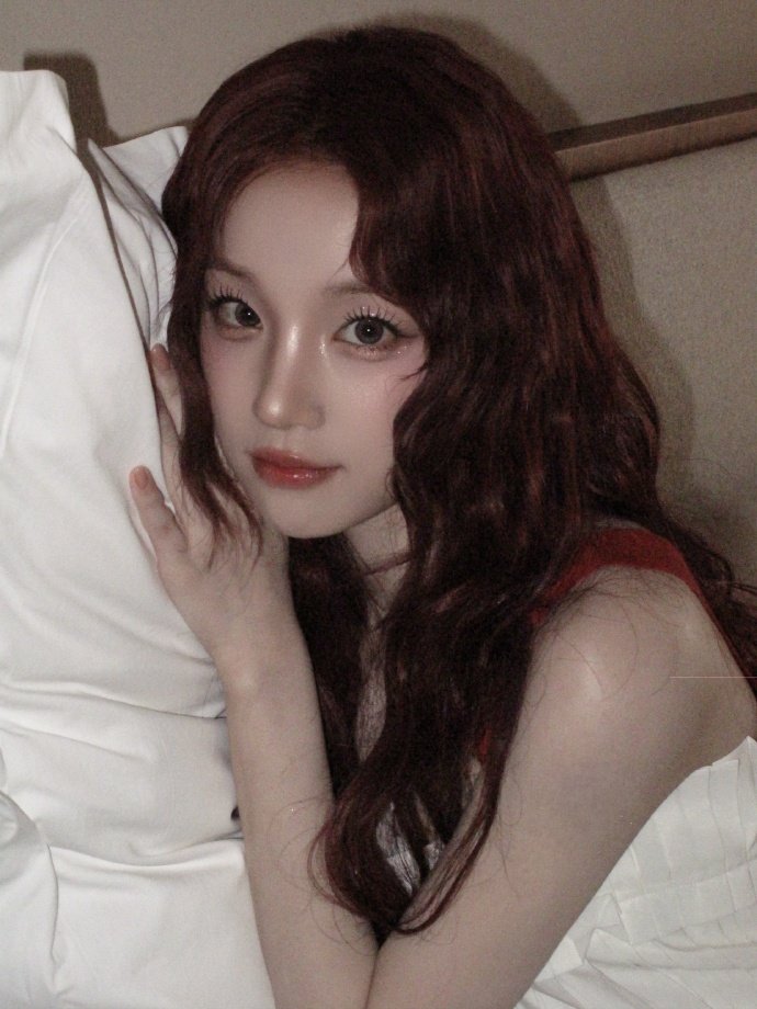 宋雨琦红发蛋卷头宋雨琦红色蛋卷头 宋雨琦红发蛋卷头 