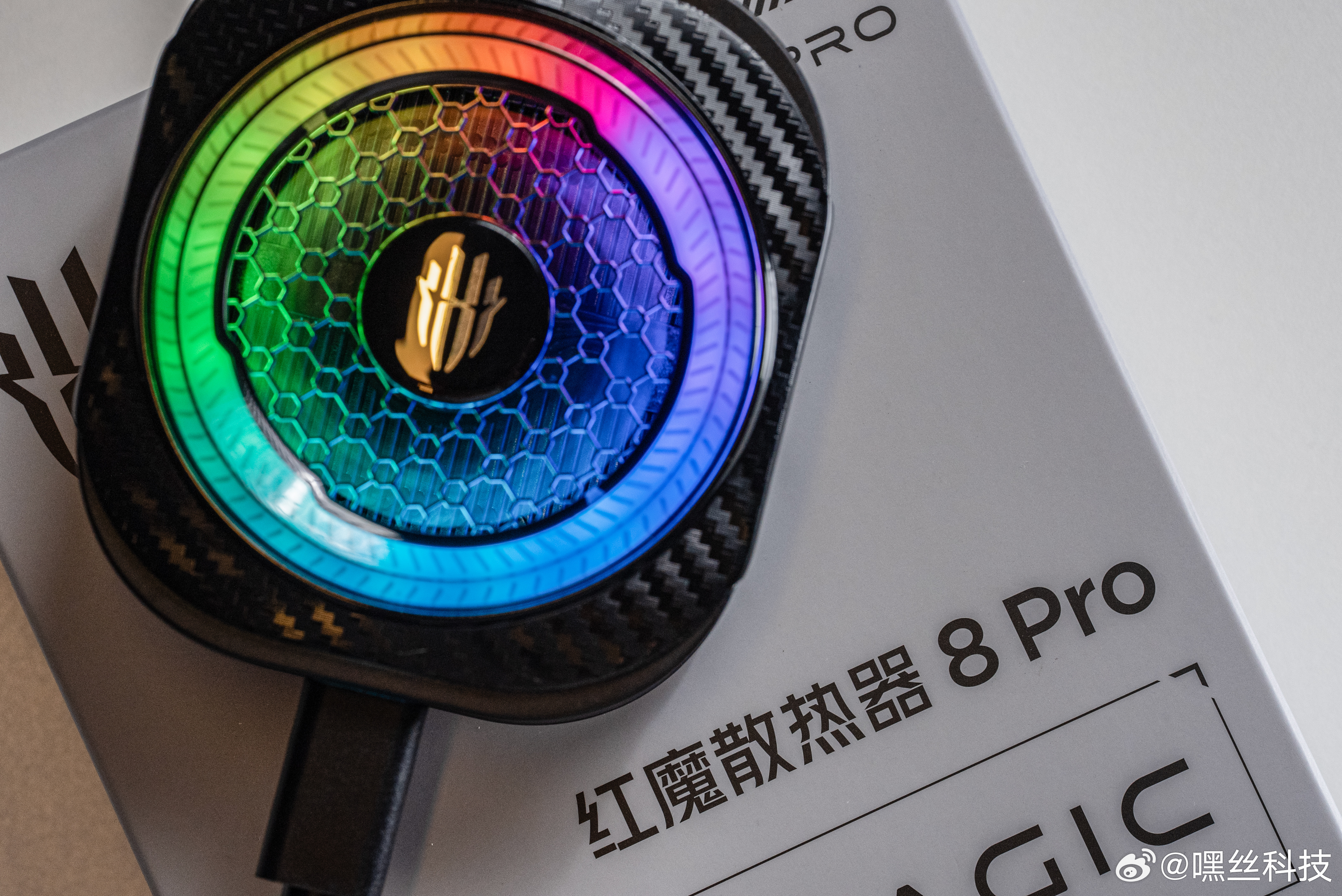 今日份开箱图赏~红魔散热器8Pro这次的新品红魔下了十足的猛料，除了酷炫的RGB