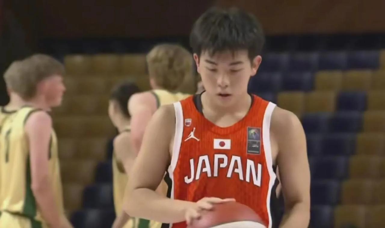 9月6日晚，U16男篮世界杯澳大利亚队以101：36大胜日本男篮，9月7日晚，将