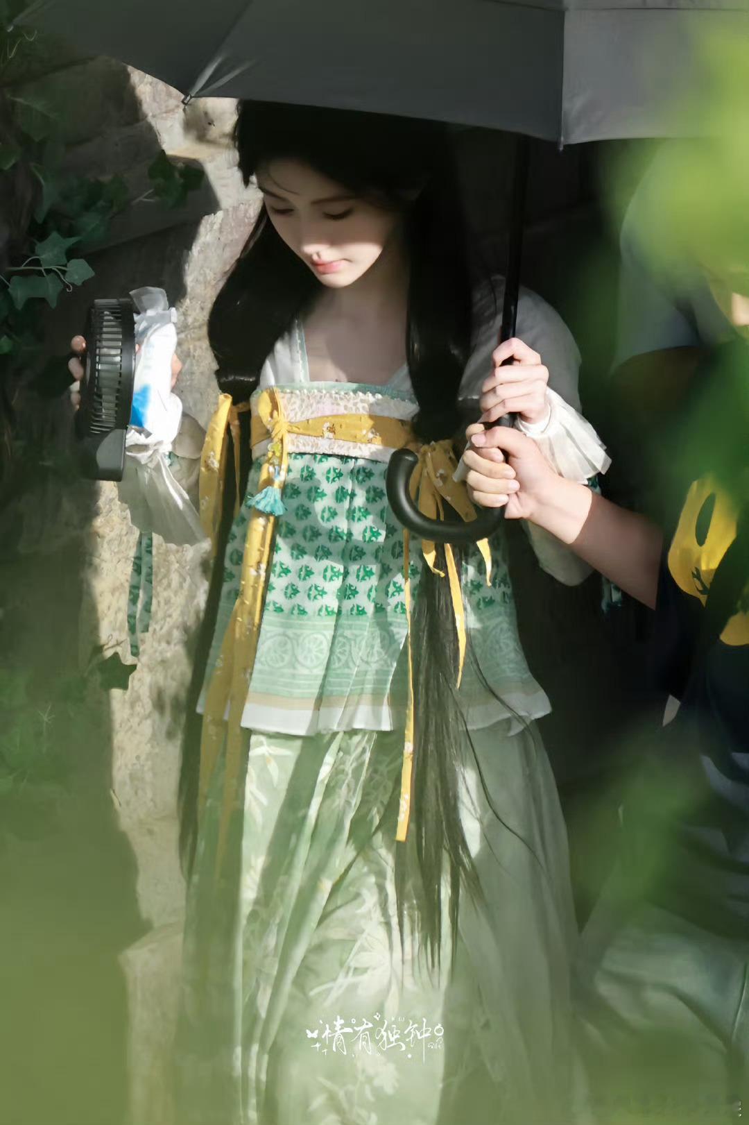 妈妈捏捏脸[偷笑][偷笑] ​​​
