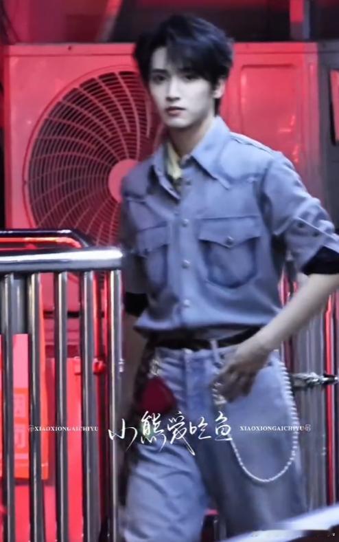 严浩翔护目镜男神严浩翔青春芒果夜repo 严浩翔护目镜男神，严浩翔青春芒果夜re
