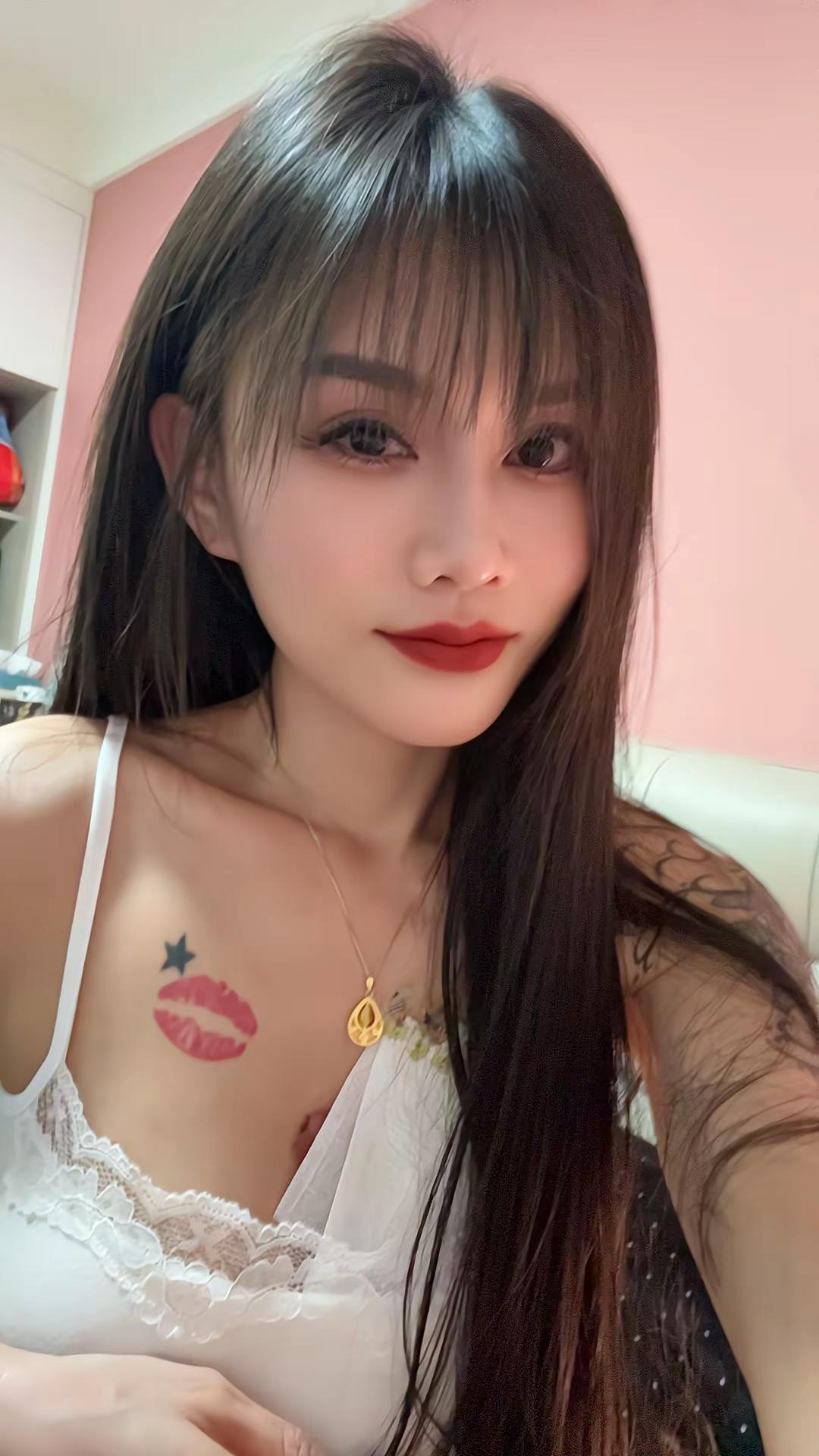 是吵吵闹闹还陪在身边的人@花屿•包（2.14情人节花束包包预定中）