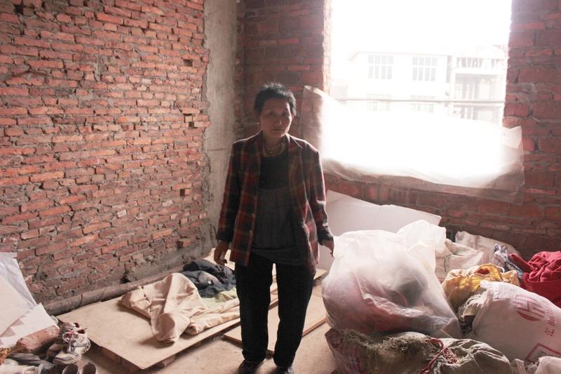 一直搞不懂，
为什么只有流浪汉，
没有流浪女？
女孩子，
什么样的都可以嫁出去？