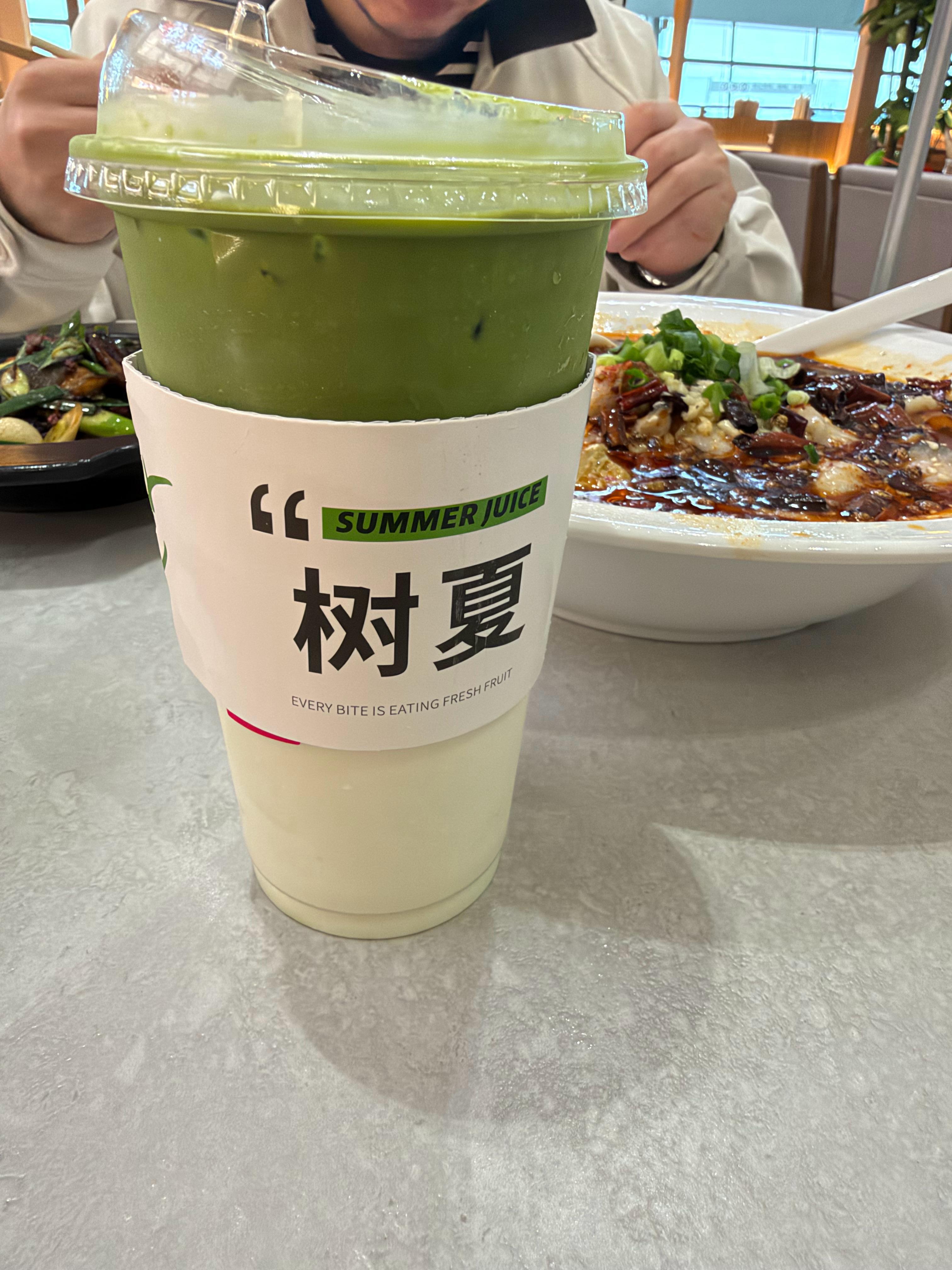 在机场看到了夏树，买一杯尝尝咸淡儿[笑而不语]大家喝过吗？  ​​​