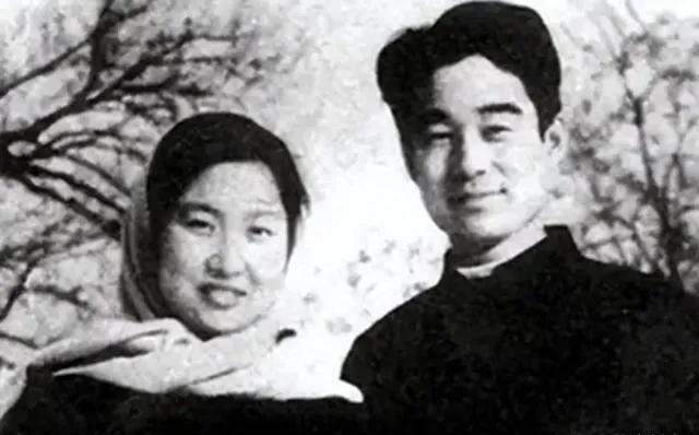 那天，毛主席询问女儿李敏的恋爱情况，当李敏说出男友父亲名字时，毛主席笑了笑：“没