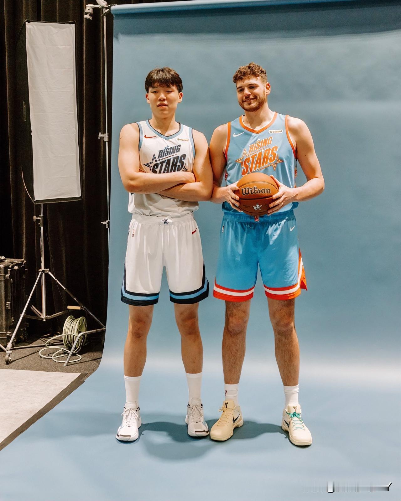 很多人都在说，
克林根和杨瀚森是竞争关系，
其实大家都弄错了，他们的
关系很不错