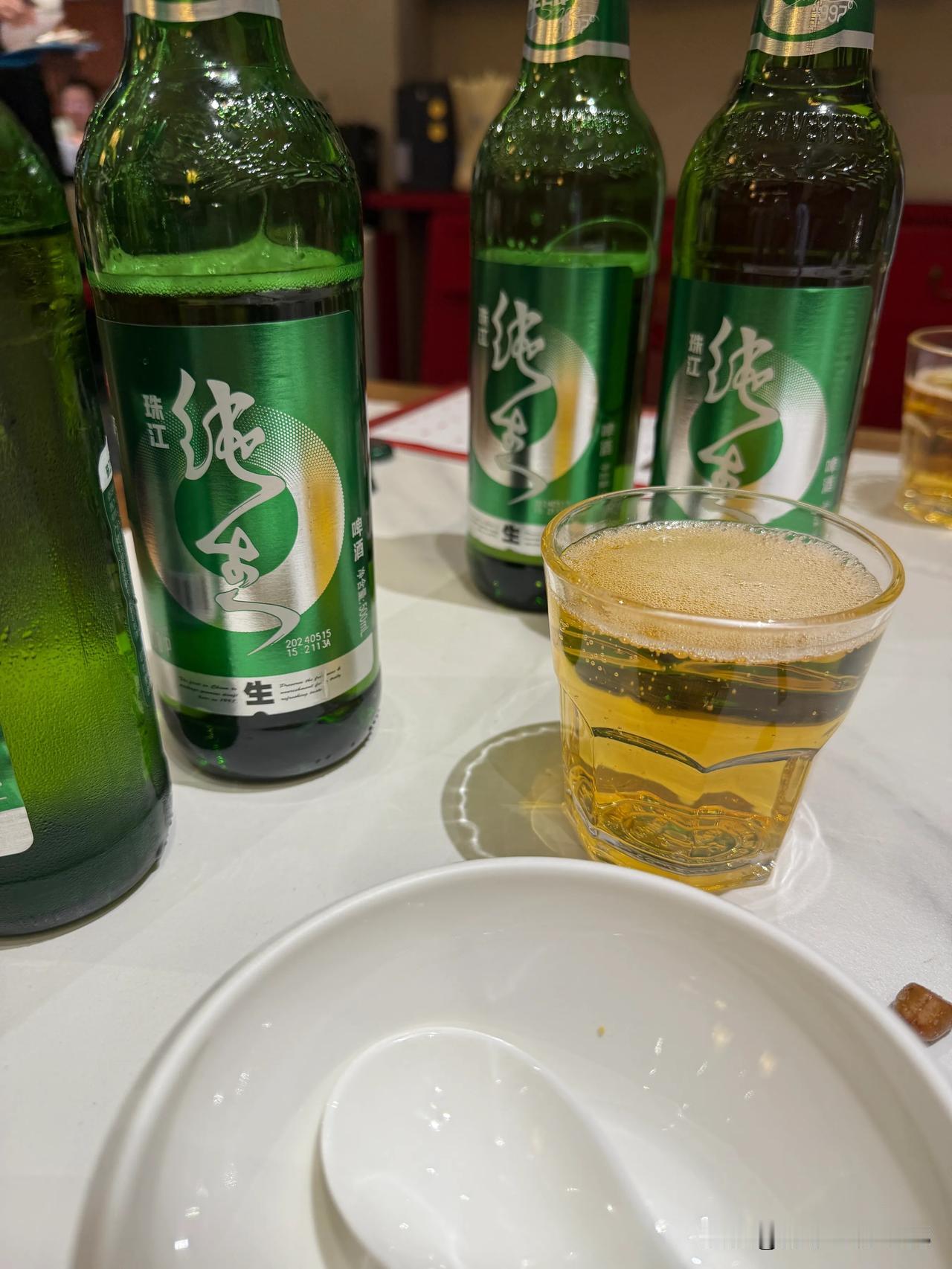 珠江纯生晚上继续品尝
不过今天喝的是绿色瓶子
也不知道和黄色瓶的有什么区别
菜系