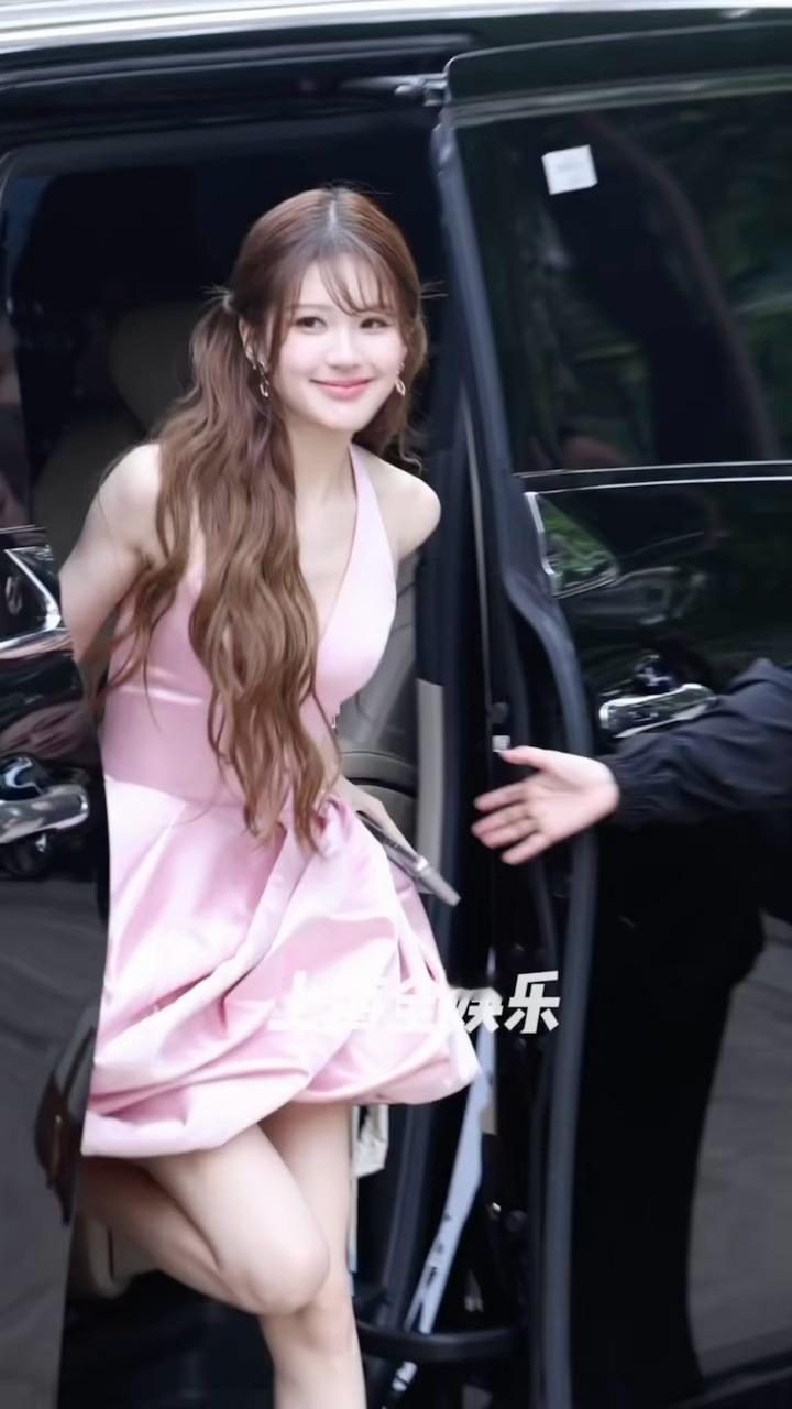 赵露思今日线下活动丨看得出她是公主～🎀 