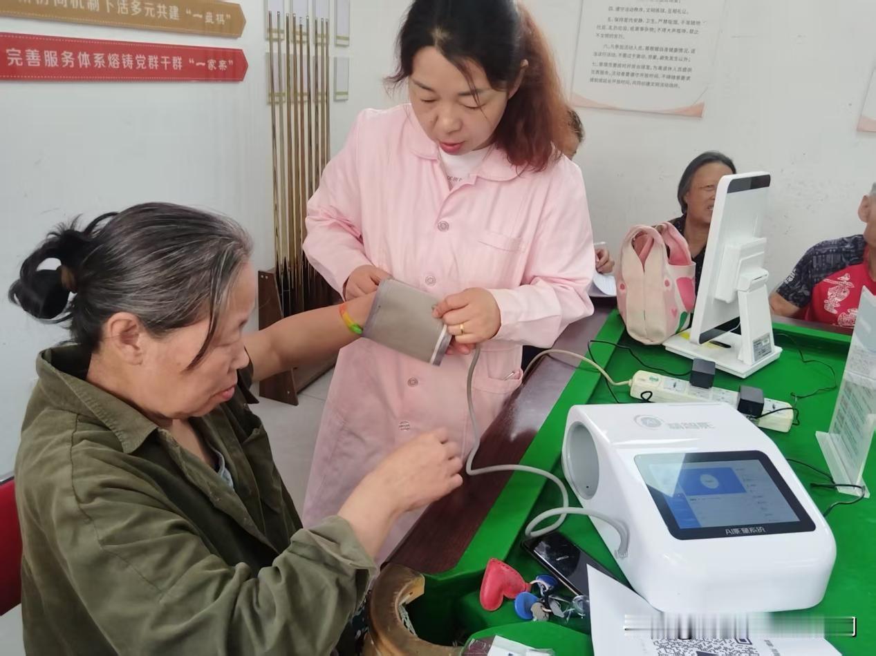 节气义诊送健康！万柏林区便民服务暖民心
 
5月20日，万柏林区长风西街街道西岸