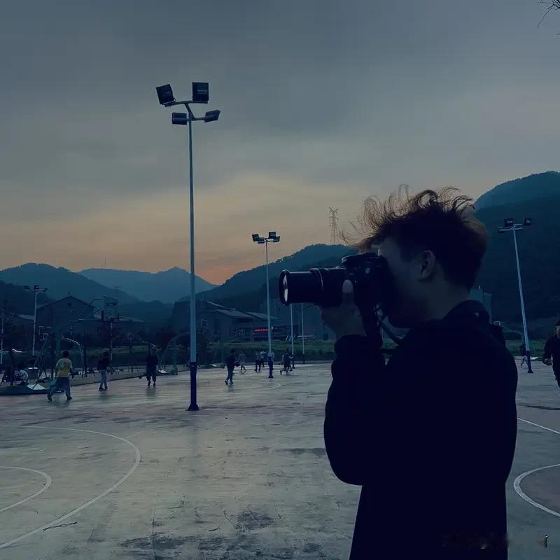 人这一生，很多东西看似拥有，实则短暂。财富可能散尽，名利终会淡去，爱人或许离开，