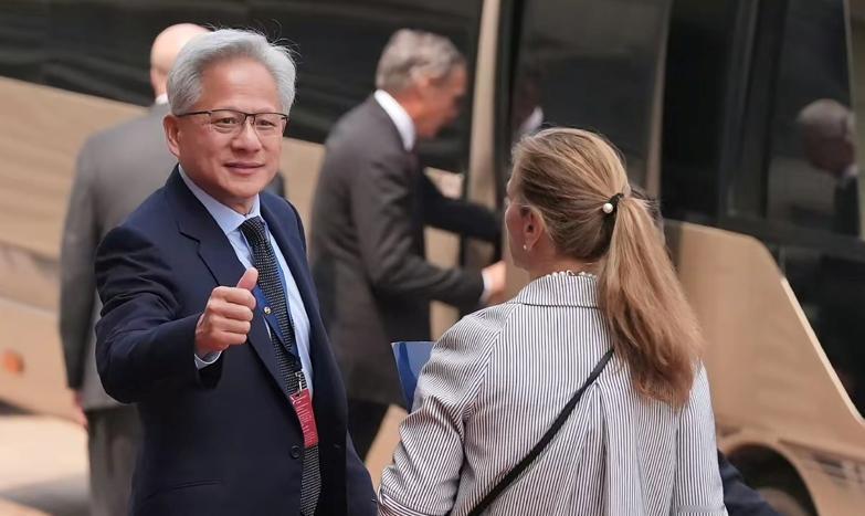 黄仁勋应该是美国一众商界大佬中，最想随同特朗普来访华的！因为英伟达这家公司，如今
