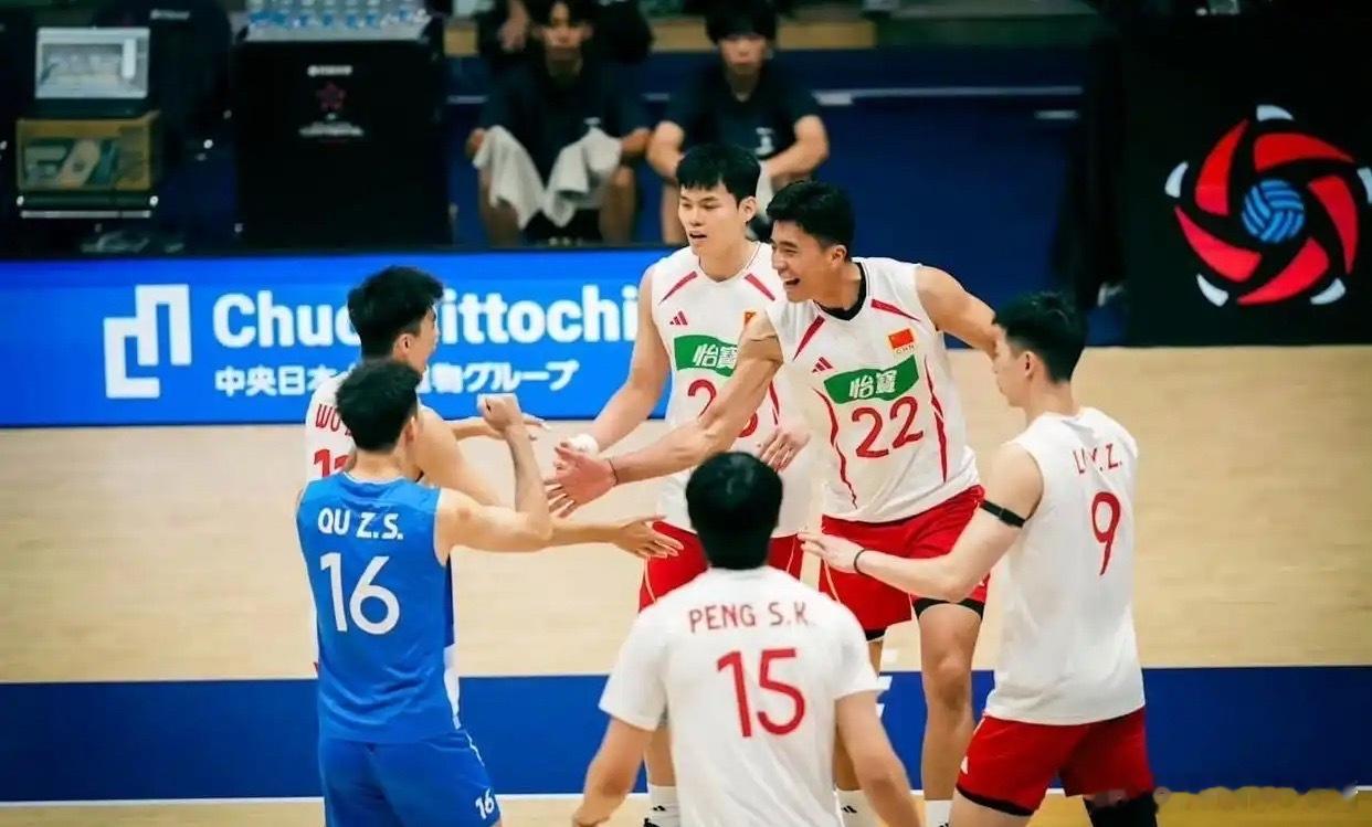 中国男排世界排名连升4位 日本福冈男排亚锦赛，中国男排直落三局拿下印度，积分收获