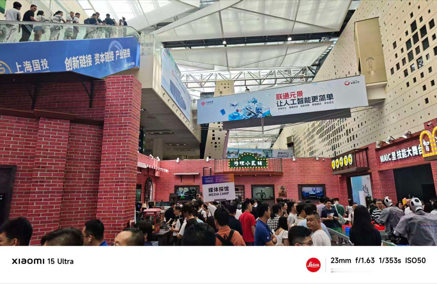 科技佳ZHJ 好诶，抢到WAIC的票了，去年WAIC的展览场地是7万多平，今年一
