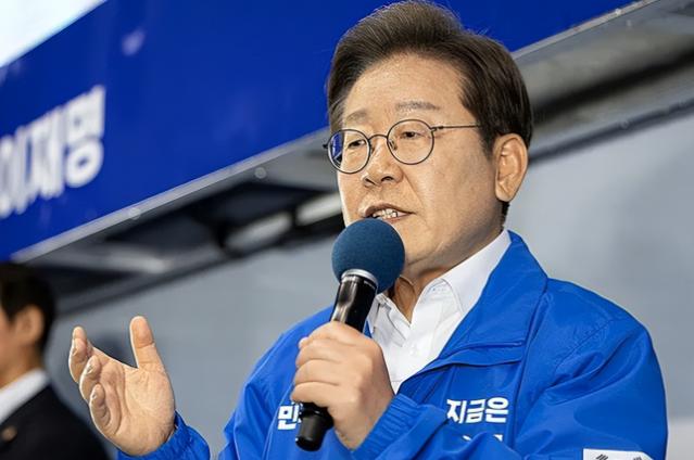 如今的韩国政坛早已形成两极分化的有趣格局，进步派稳步领跑，保守派却只能靠着老派政