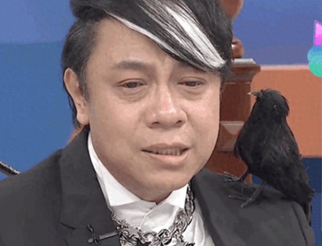 蔡康永现身争议竞选会场引发舆论风波，圈内好友大多选择沉默避嫌，陶晶莹却主动在节目