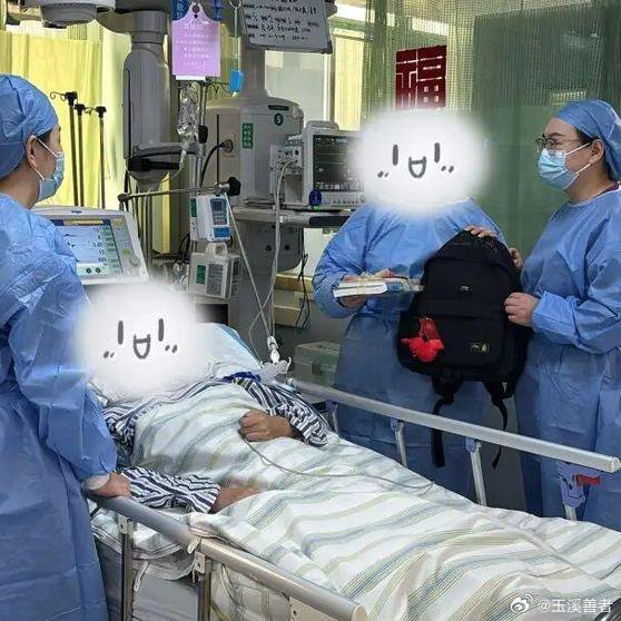 《15岁男孩突然倒在上学路上，抢救30天后大脑严重损伤！这个习惯很多人都有》15