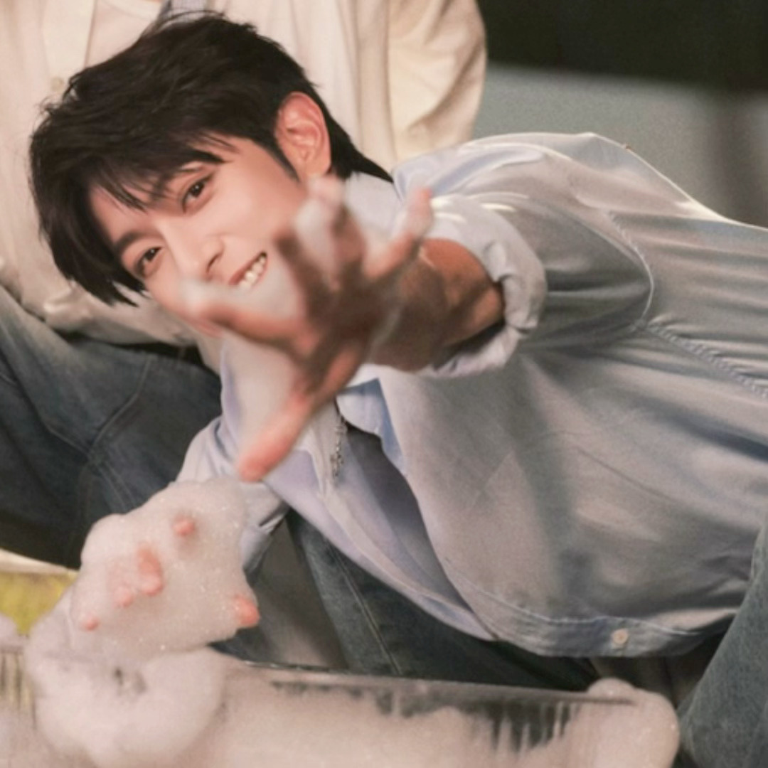 李沛恩 好喜欢这个嗯～和拜拜～，好像在撒娇🥺 ​​​