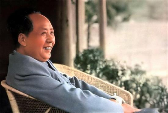 每逢佳节倍思亲  今天中秋节 ，每逢佳节倍思亲，亲人就是毛主席！九九缅怀、久久缅