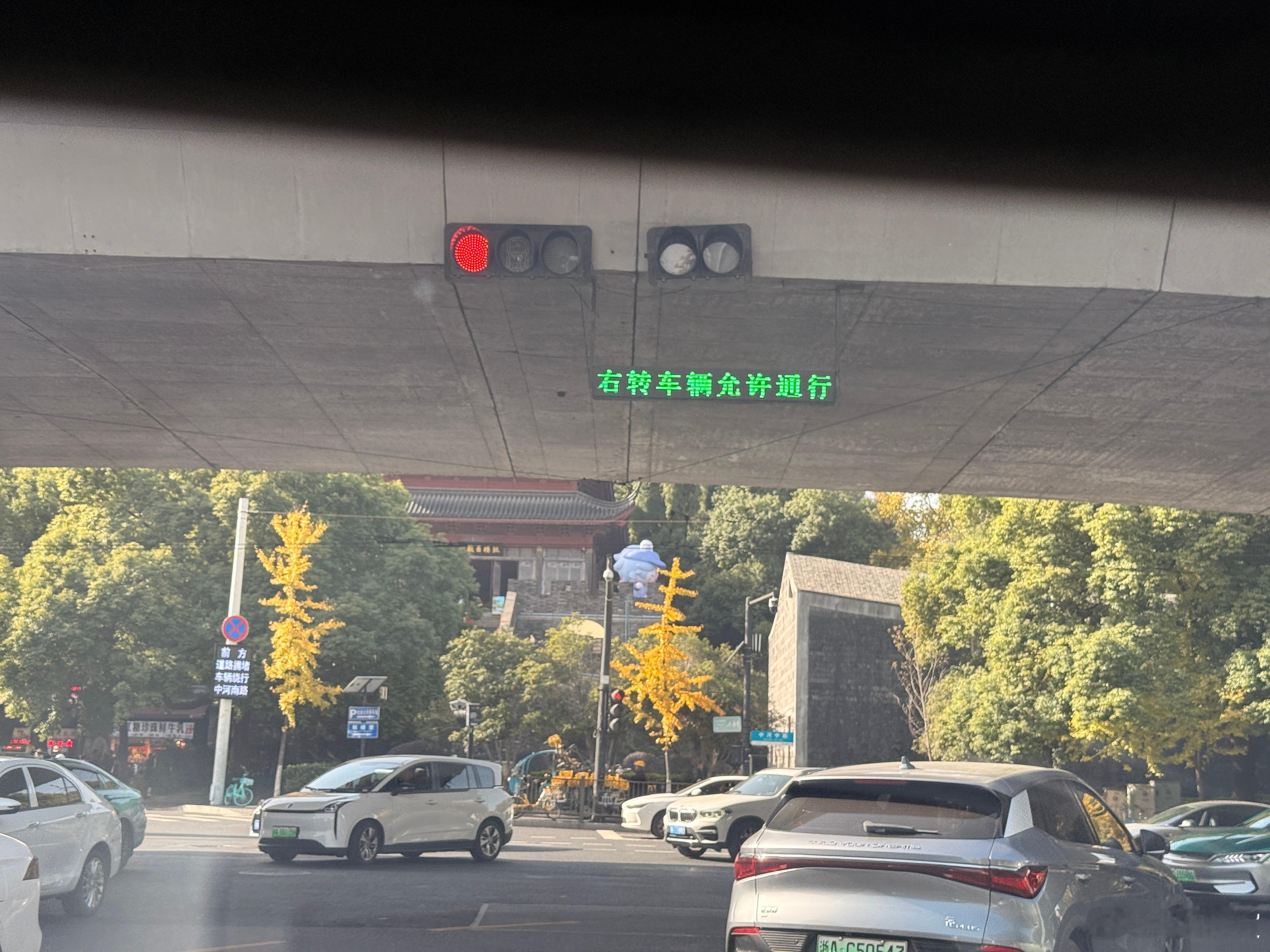 大师兄，师傅被妖怪抓走啦快去搬救兵   