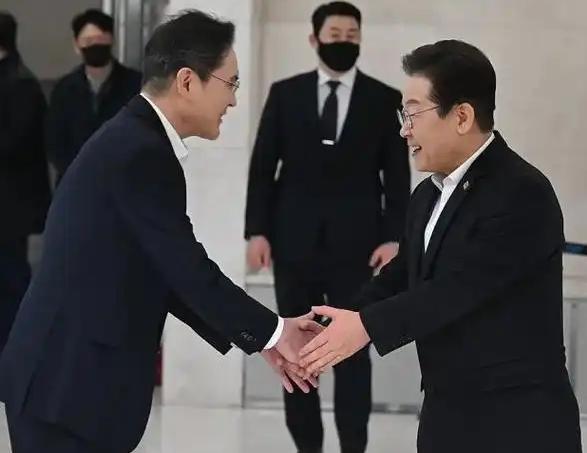 李在明和李在镕的“握手”，道破韩国政商之间的真相
 
千万别被“同宗同辈”所误导