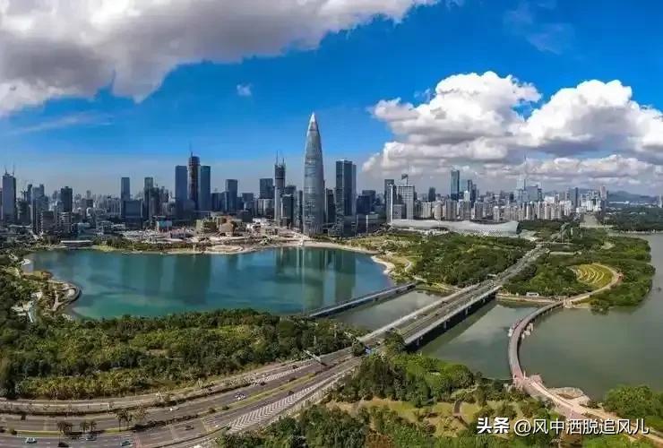 法国埃维昂的G7峰会散场没几天，场内的尴尬余波还没完全消下去。特朗普当着一众成员