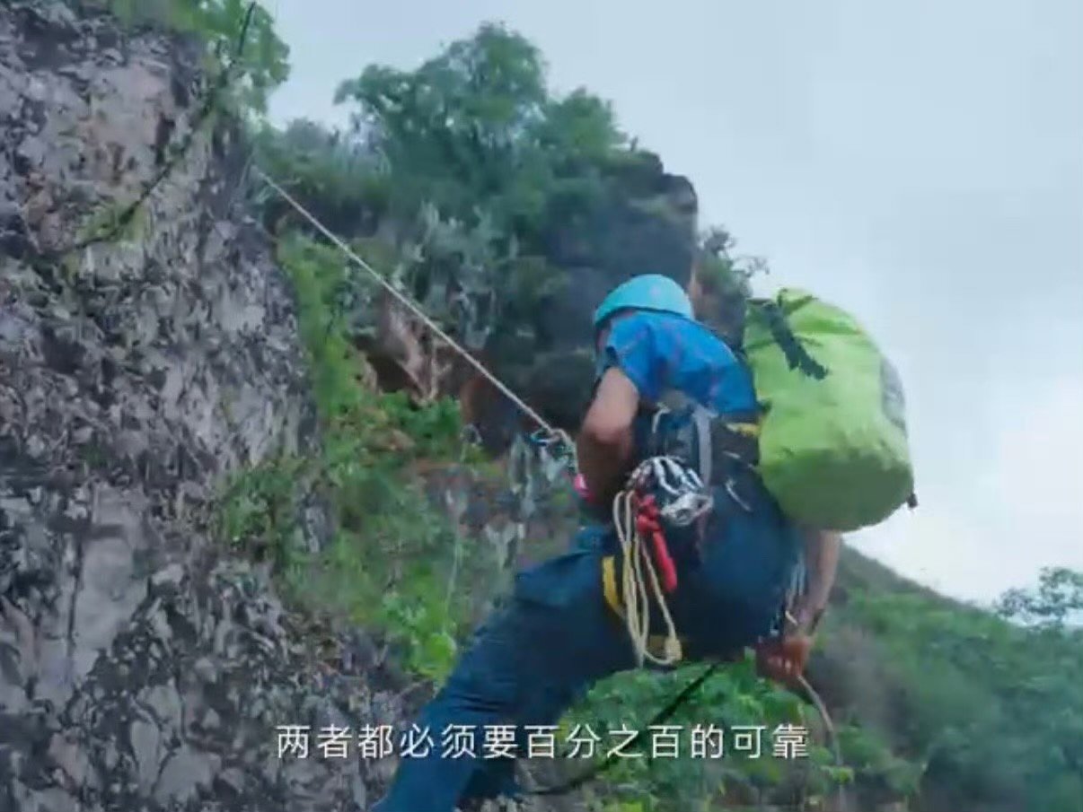 每年超1000次救援背后的故事硬核之王30米峭壁绳索降落14年了，云南蓝天救援队