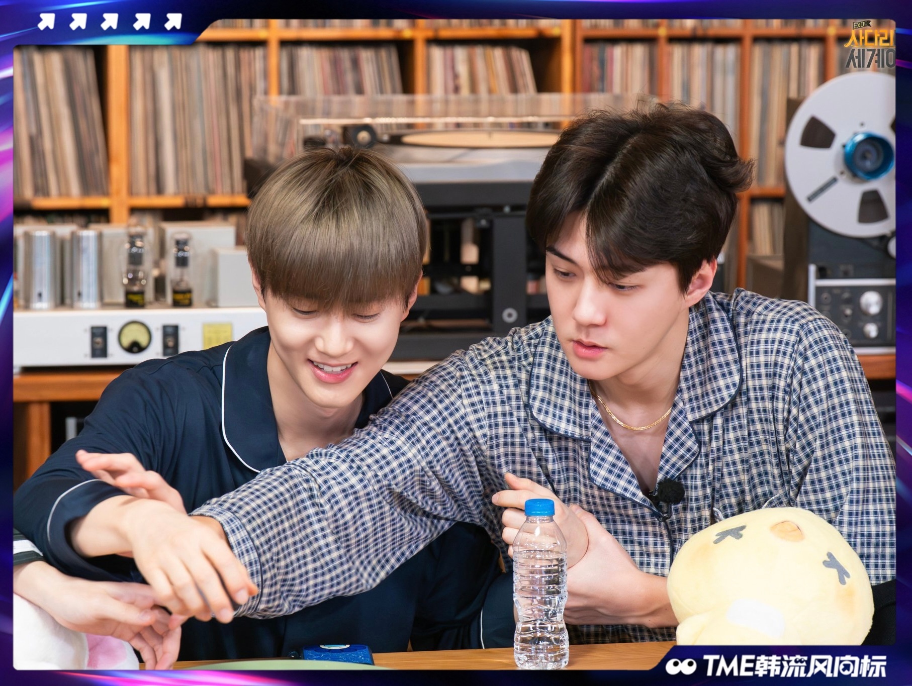 EXO 《爬梯子的世界旅行》EP5剧照来啦📷氛围很好的一期，坐等周三更新～ 