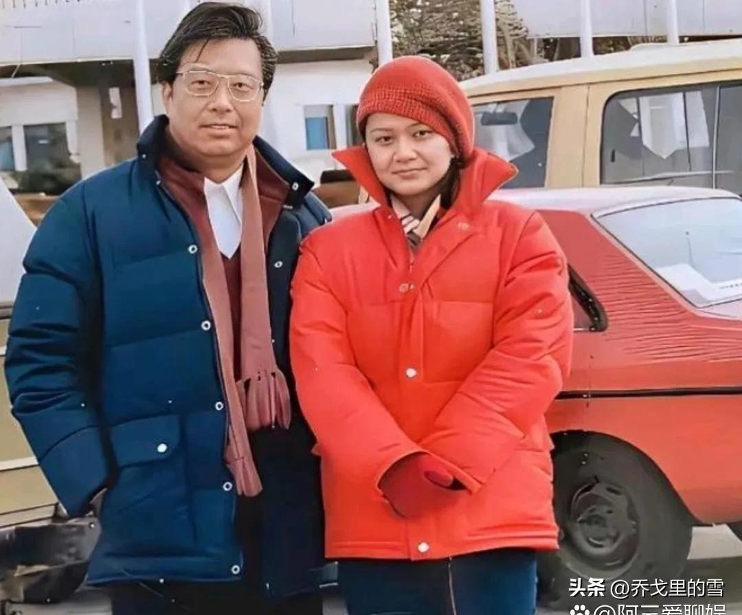 80年代，李双江与前妻丁英的一张留影。

李双江就不用介绍了，是我国著名的男高音