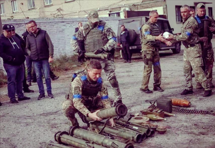 乌克兰别高兴太早了，美欧狂喊要拿8000亿美元帮乌克兰重建，折算成人民币足足5万