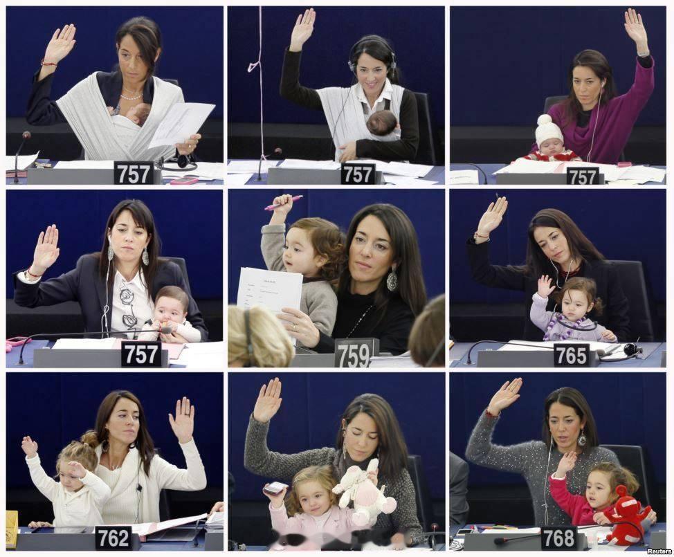 意大利议员莉西亚·罗祖利 (Licia Ronzulli) 在女儿出生仅 44 