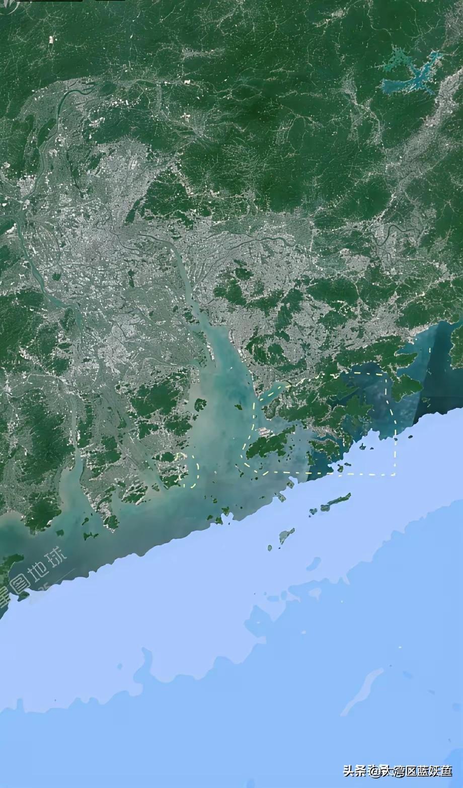 仔细观察地图才发现，珠江口本质是一片天然巨型海湾，广州、深圳、香港、珠海、中山、