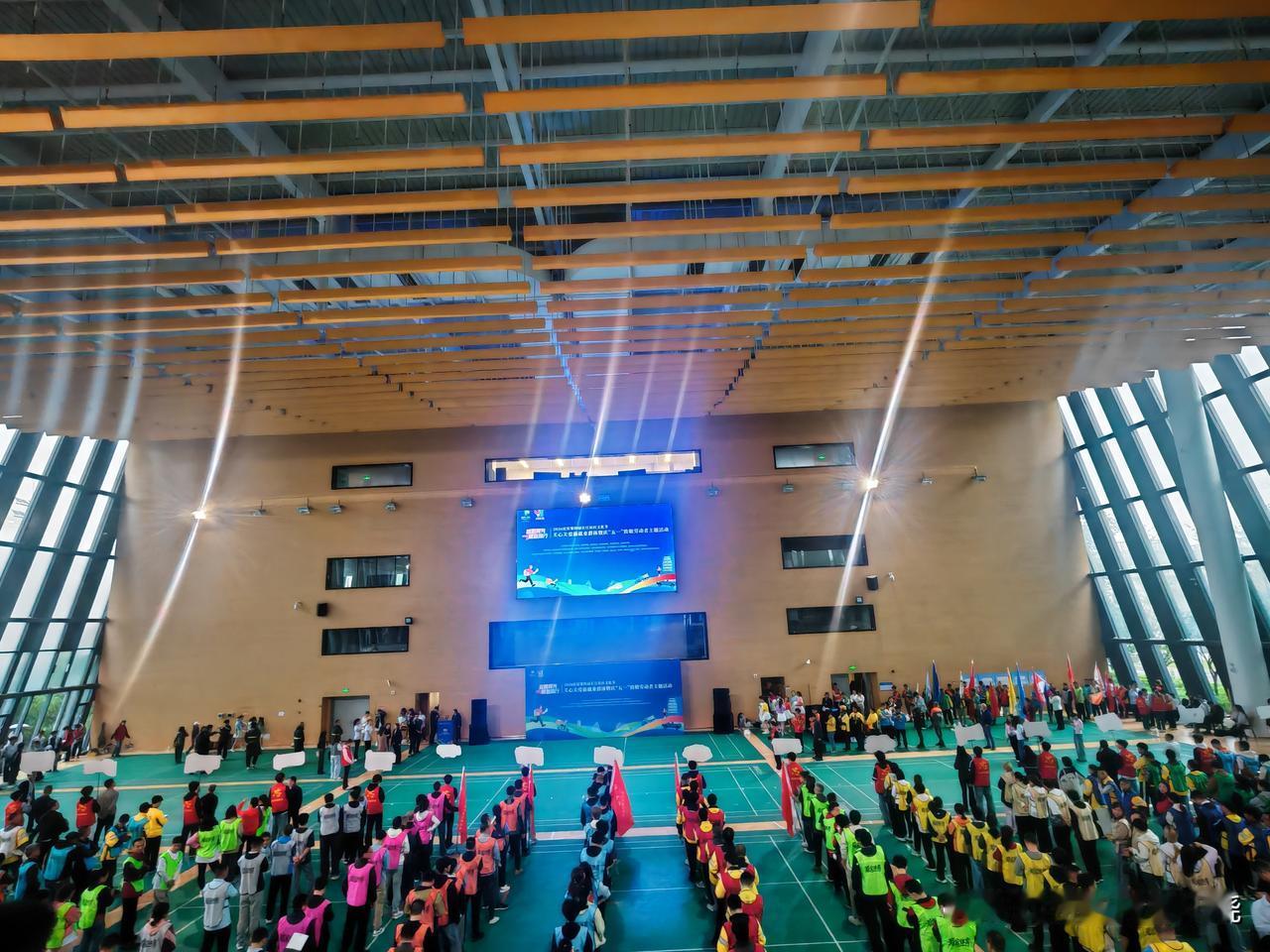 宜宾科教物业是否拖了大学城后踢！今天在大学城成都工业学院发觉（宜宾校区的一个活动