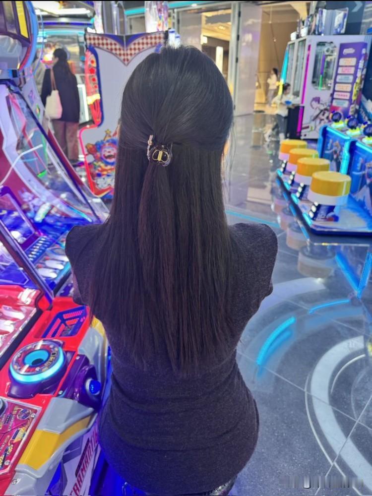 说出来都没人信！

我同学34岁，单身未婚，身高155cm，本科学历，在老家二线